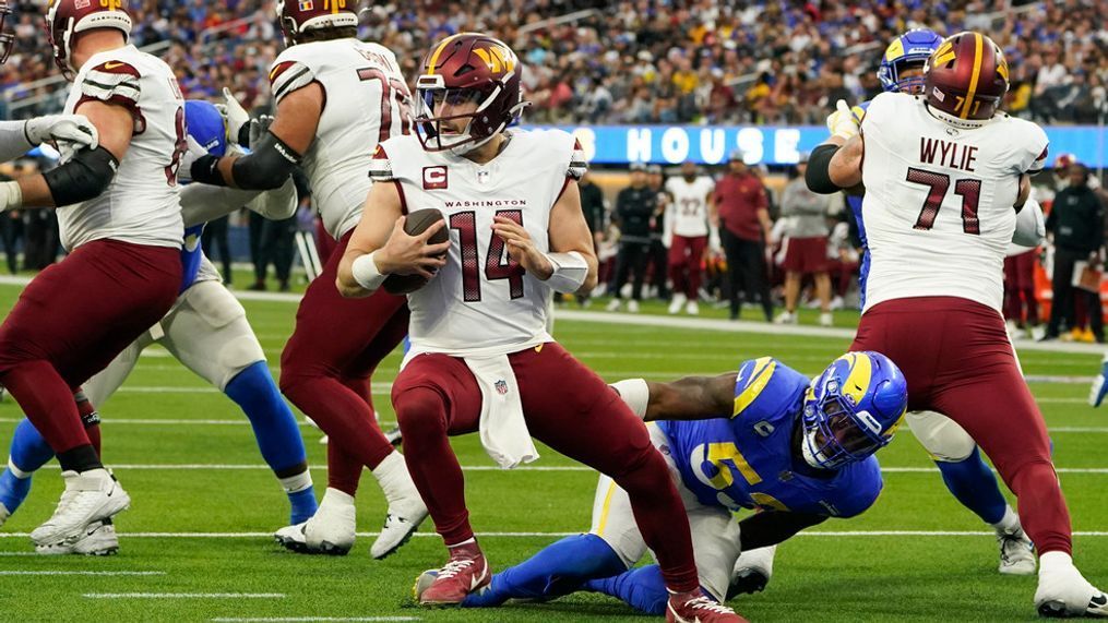 Washington Commanders quarterback Sam Howell (14) is threatened by Los Angeles Rams linebacker Ernest Jones (53) during the second half of an NFL football game Sunday, Dec. 17, 2023, in Inglewood, Calif. (AP Photo/Marcio Jose Sanchez)