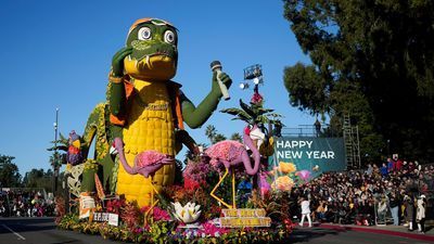 Image for story: Gallery: 135th Rose Parade boasts floral floats, sunny skies as Pasadena tradition kicks off new year